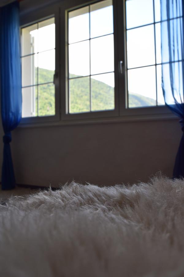 BnB Villa Levanta Péry Esterno foto